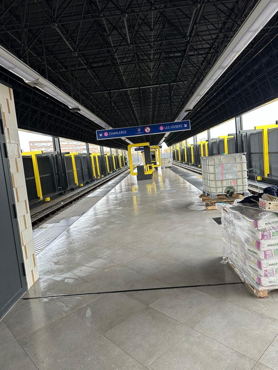 Station de métro de Charleroi après nettoyage